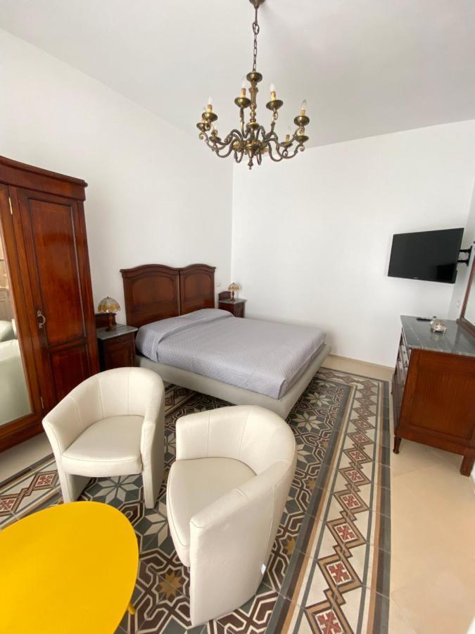 Al Corso Charming Rooms เปสคีชี ภายนอก รูปภาพ