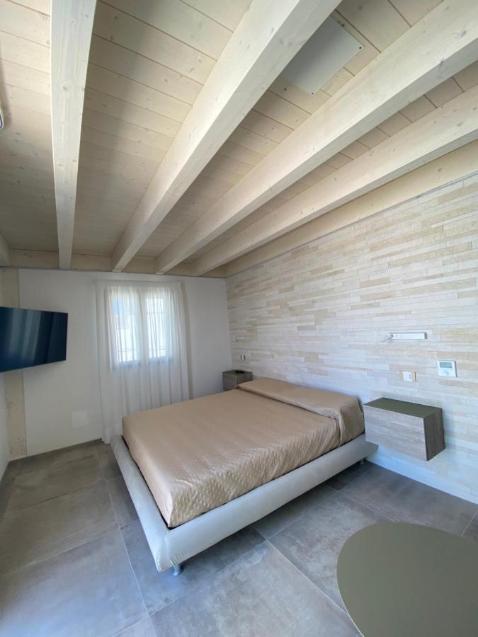 Al Corso Charming Rooms เปสคีชี ภายนอก รูปภาพ