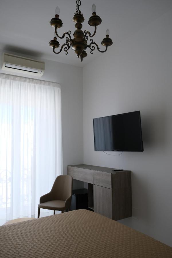 Al Corso Charming Rooms เปสคีชี ภายนอก รูปภาพ