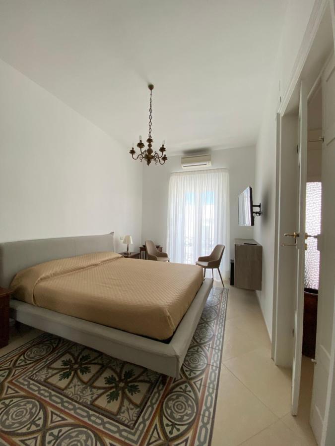 Al Corso Charming Rooms เปสคีชี ภายนอก รูปภาพ